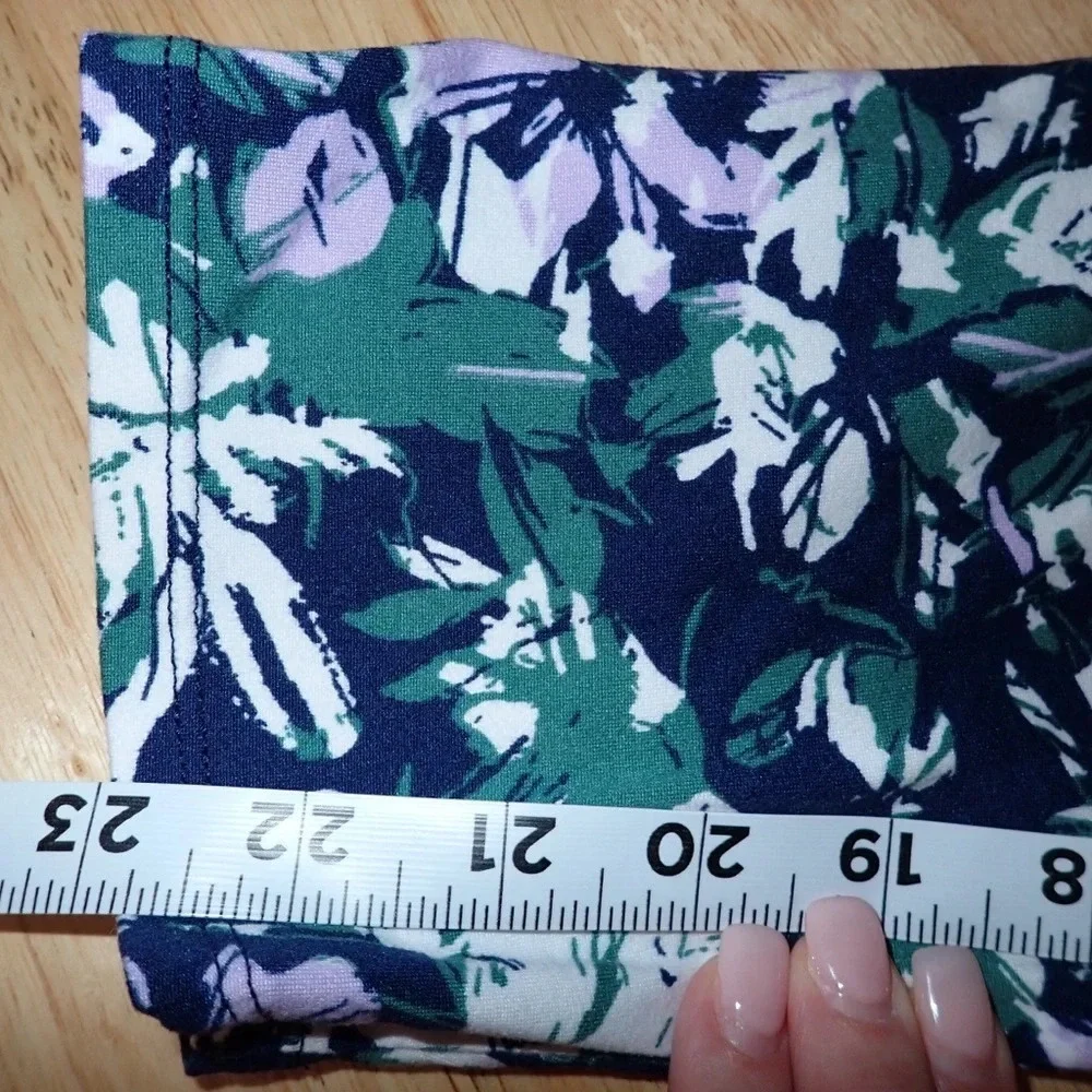 Cuddl Duds Women's Flexwear Cropped Leggings Floral Print size M